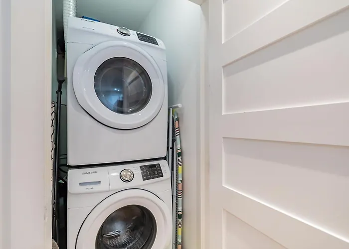 Ideal Group Stay In Charming Le Plateau Near Metro