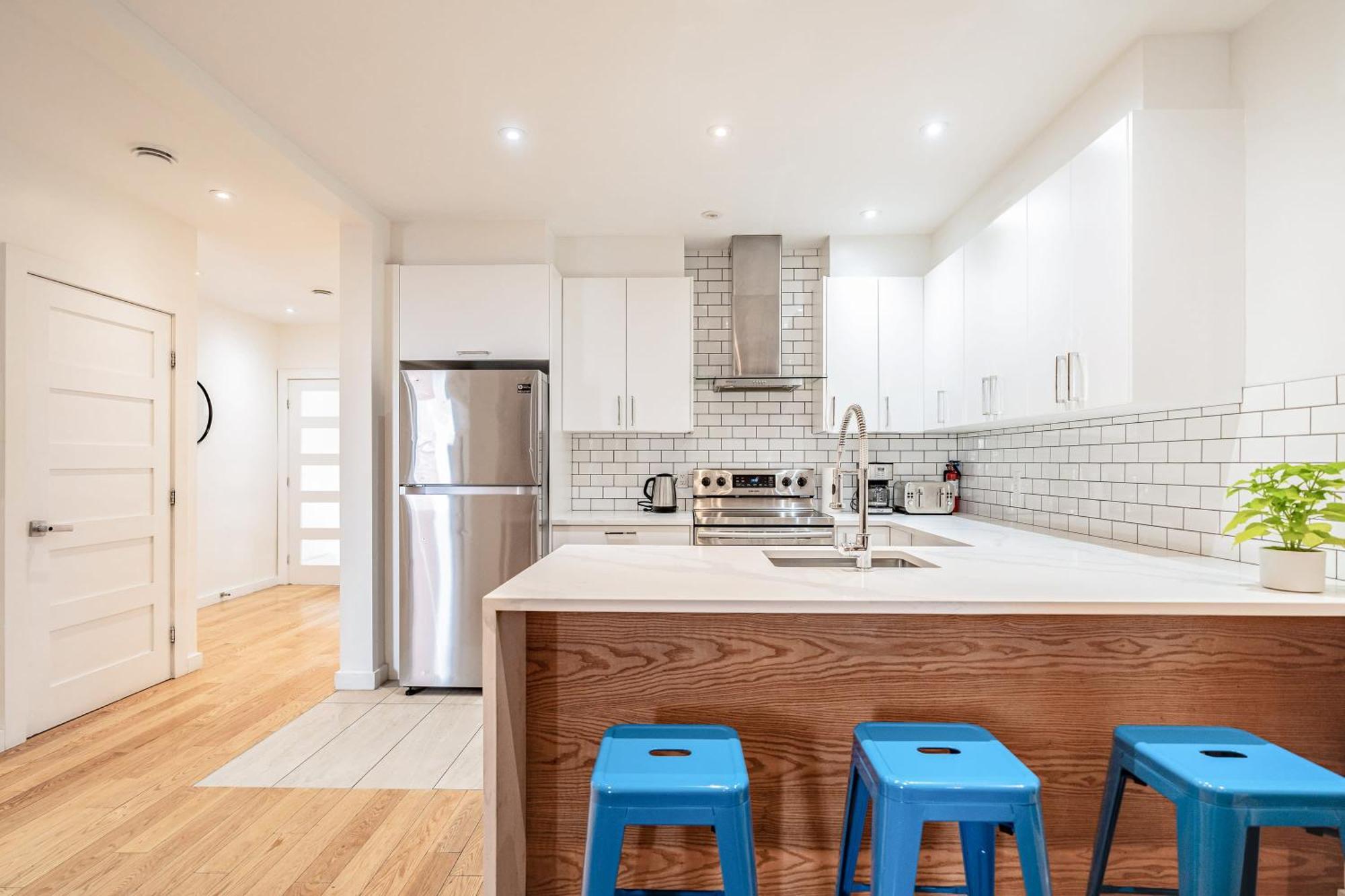 Ideal Group In Charming Le Plateau Near Metro Apartment *