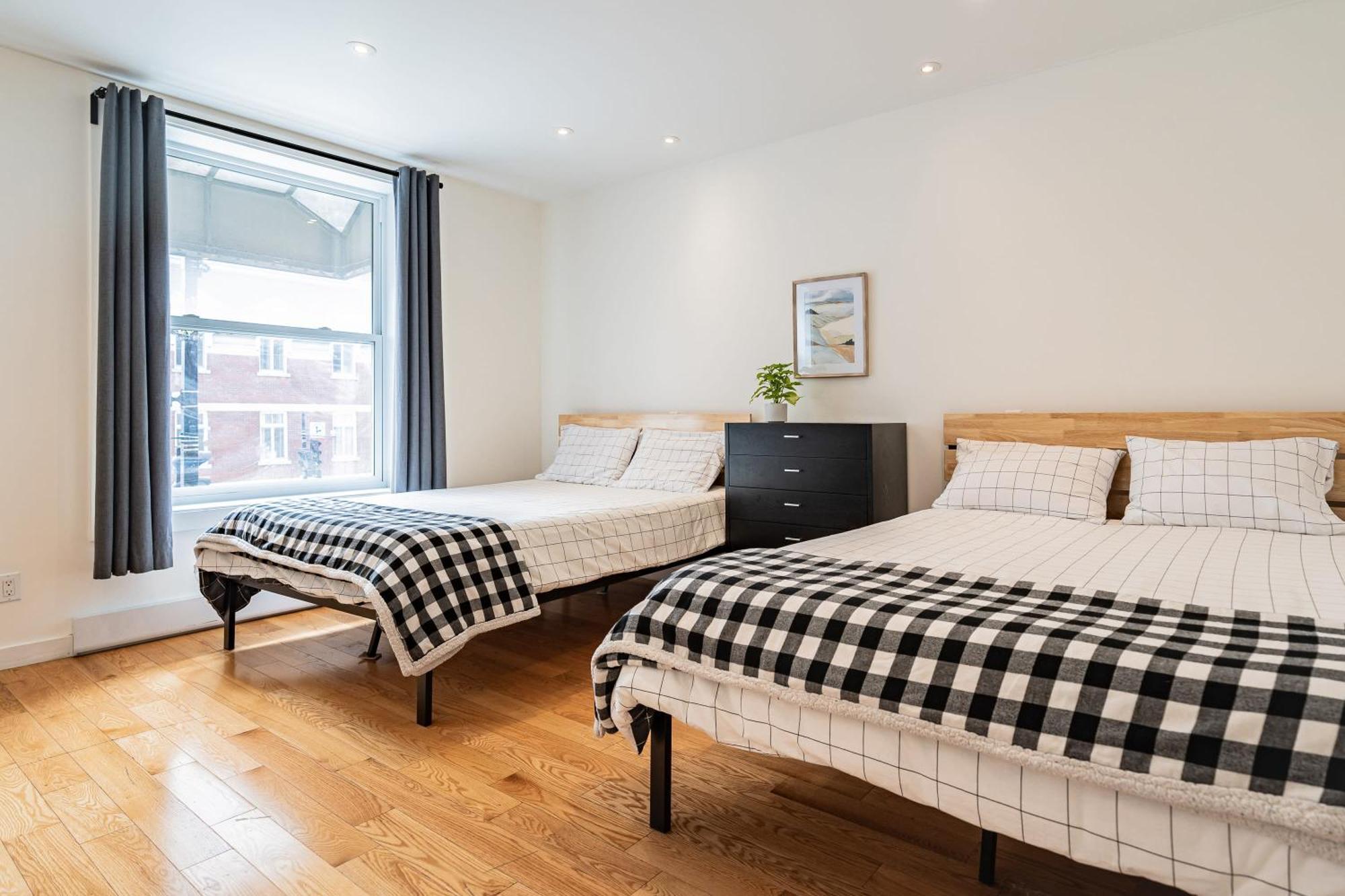 Ideal Group In Charming Le Plateau Near Metro * Montreal