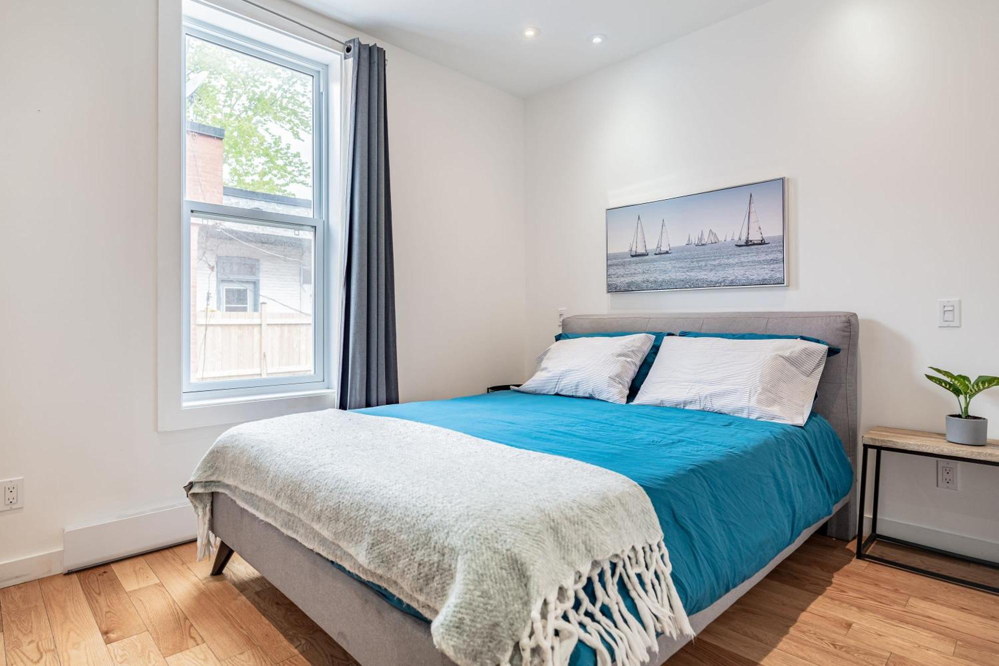 Ideal Group In Charming Le Plateau Near Metro Apartment