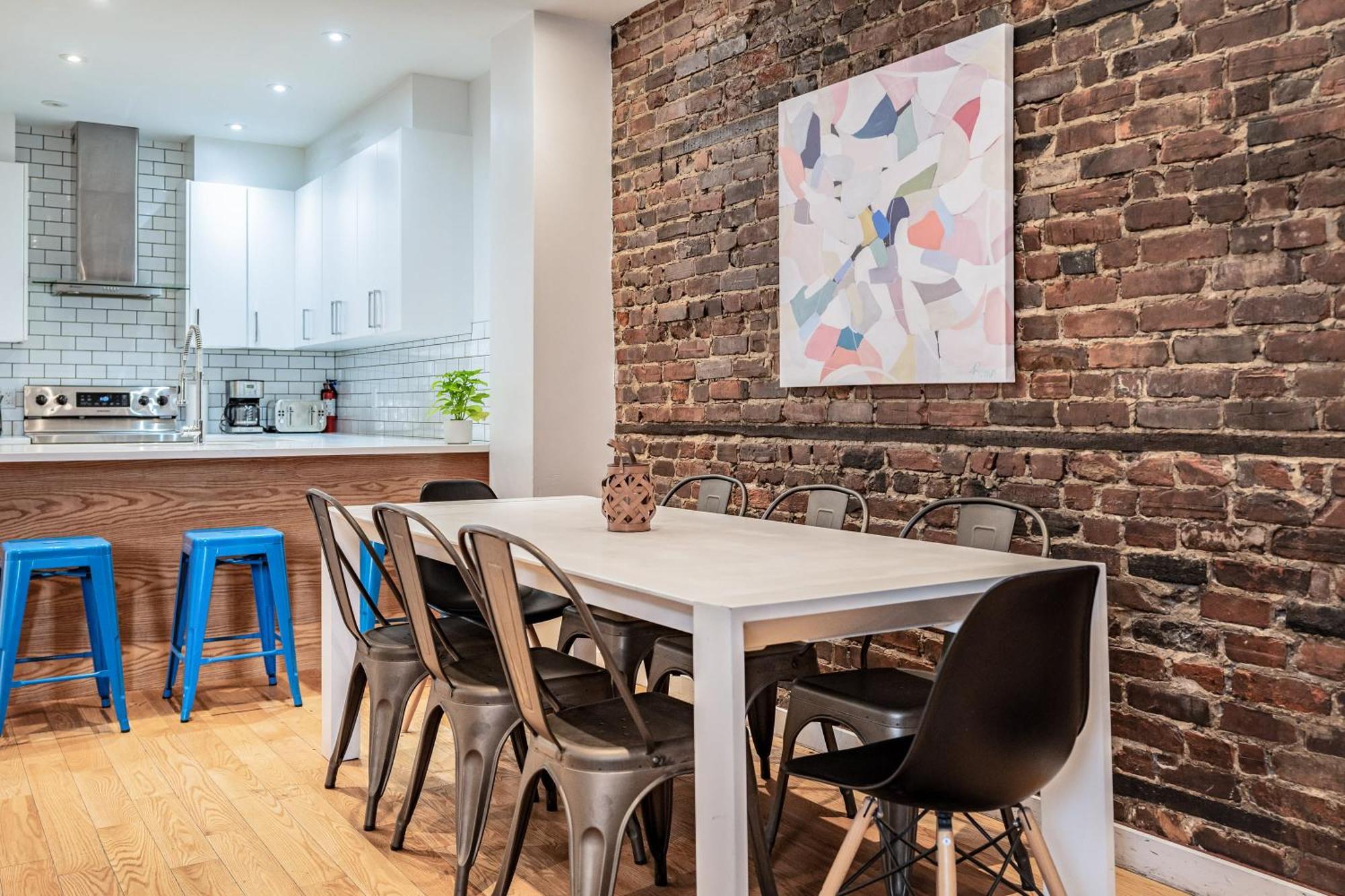 Ideal Group In Charming Le Plateau Near Metro Apartment *