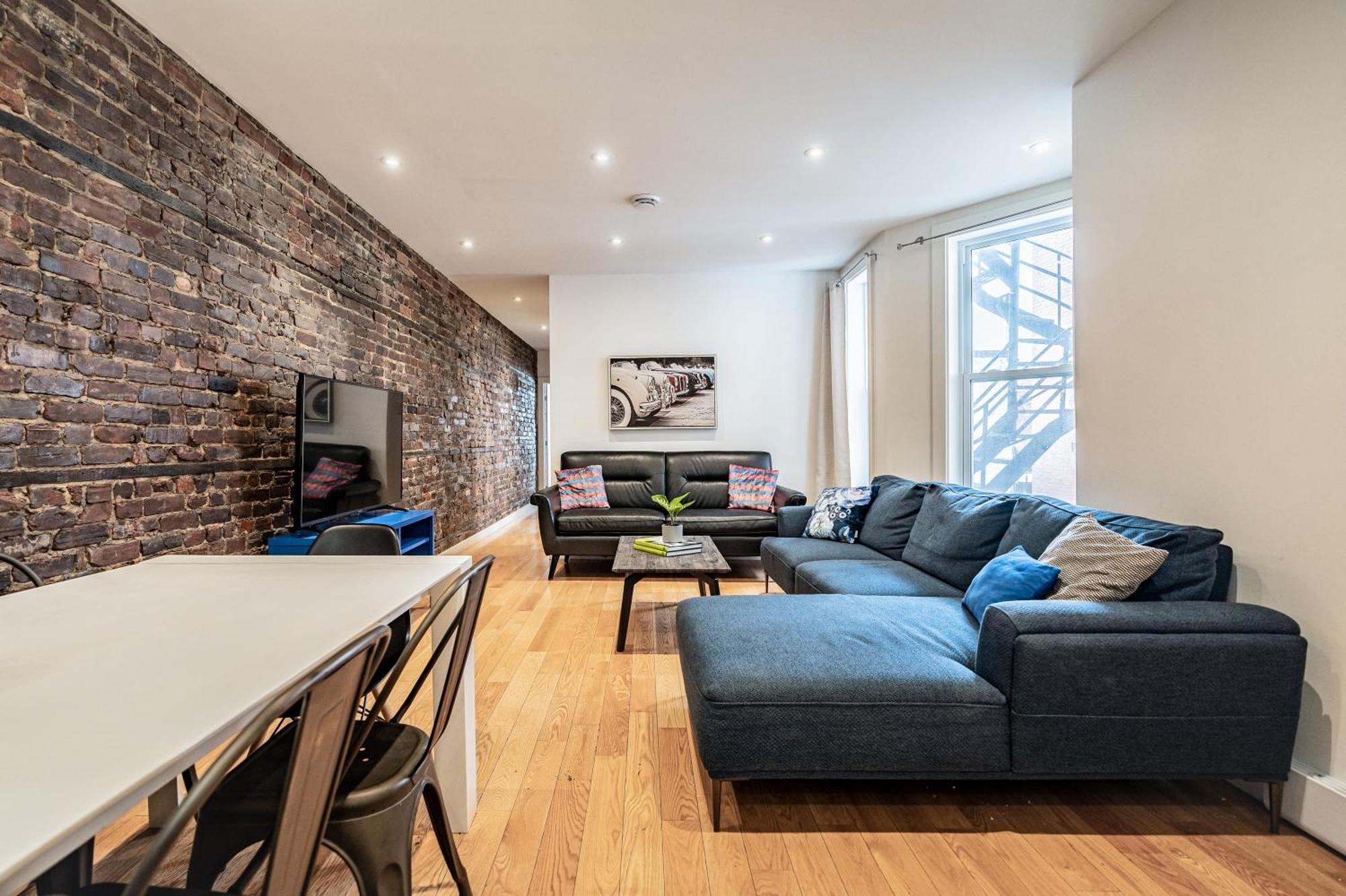 Ideal Group In Charming Le Plateau Near Metro Apartment *