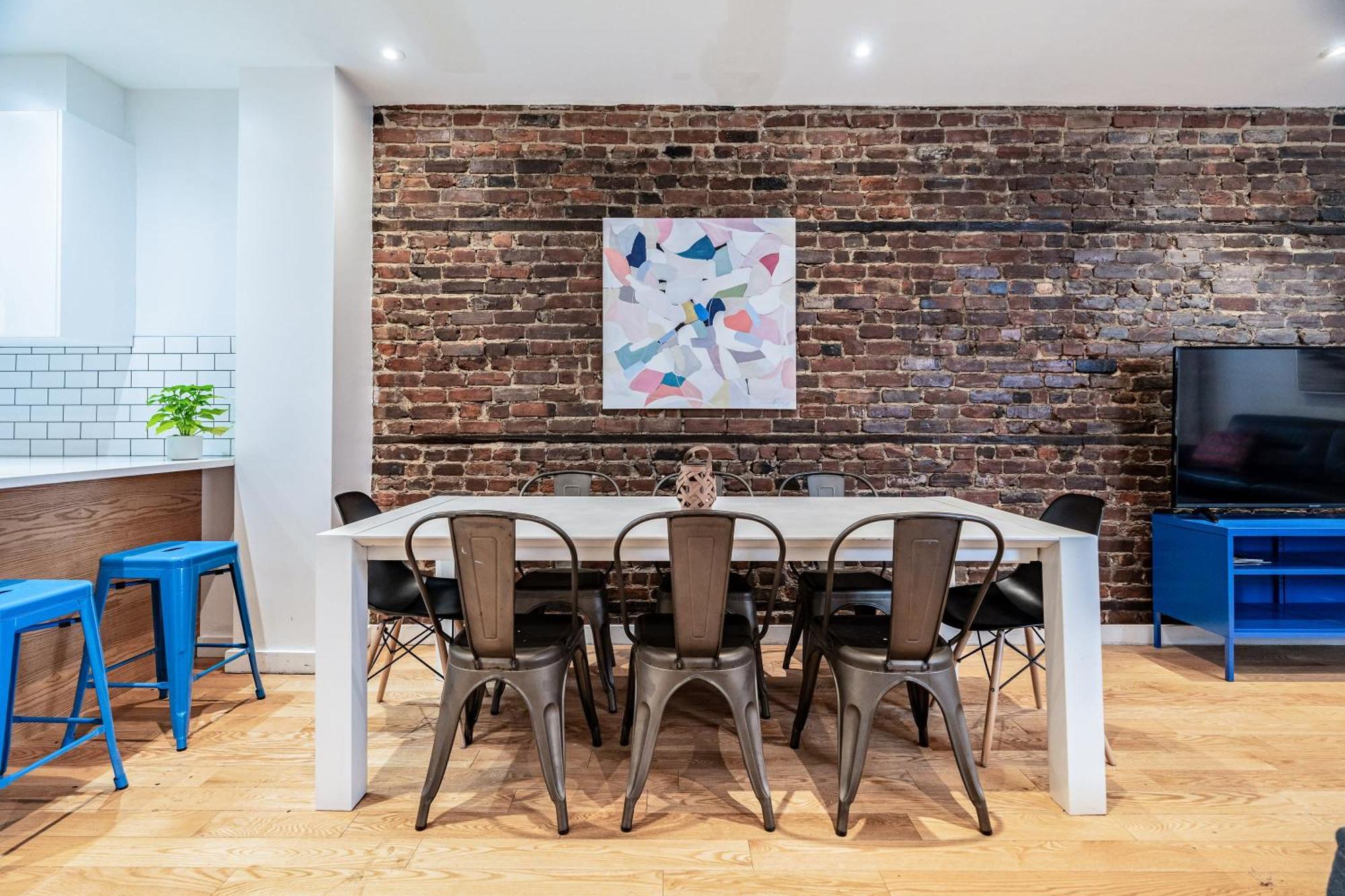 Ideal Group In Charming Le Plateau Near Metro * Montreal